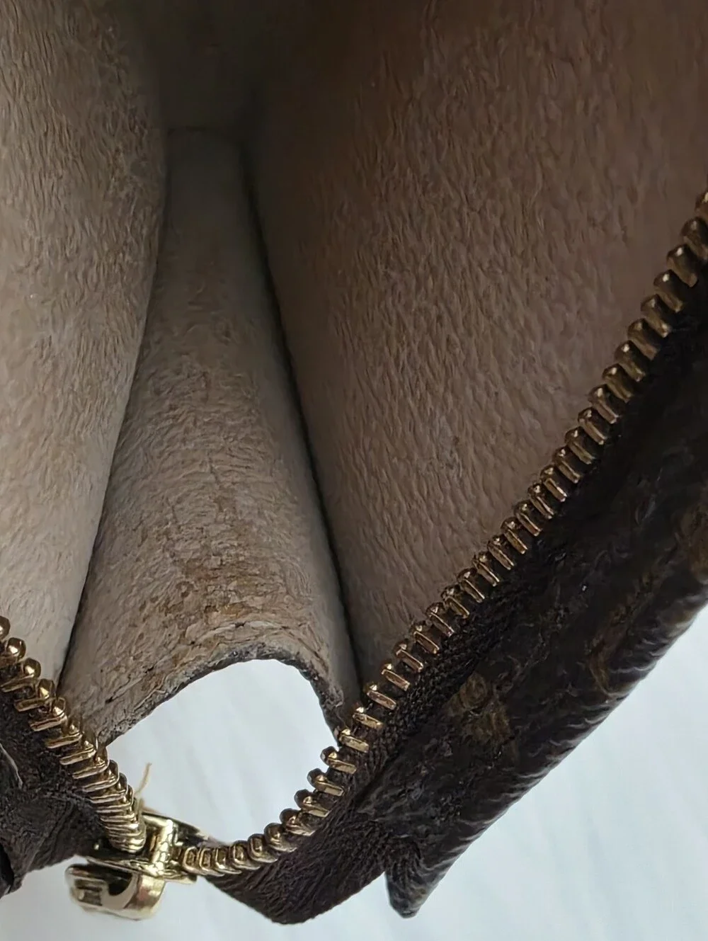Louis Vuitton Bucket Bag Pochette
